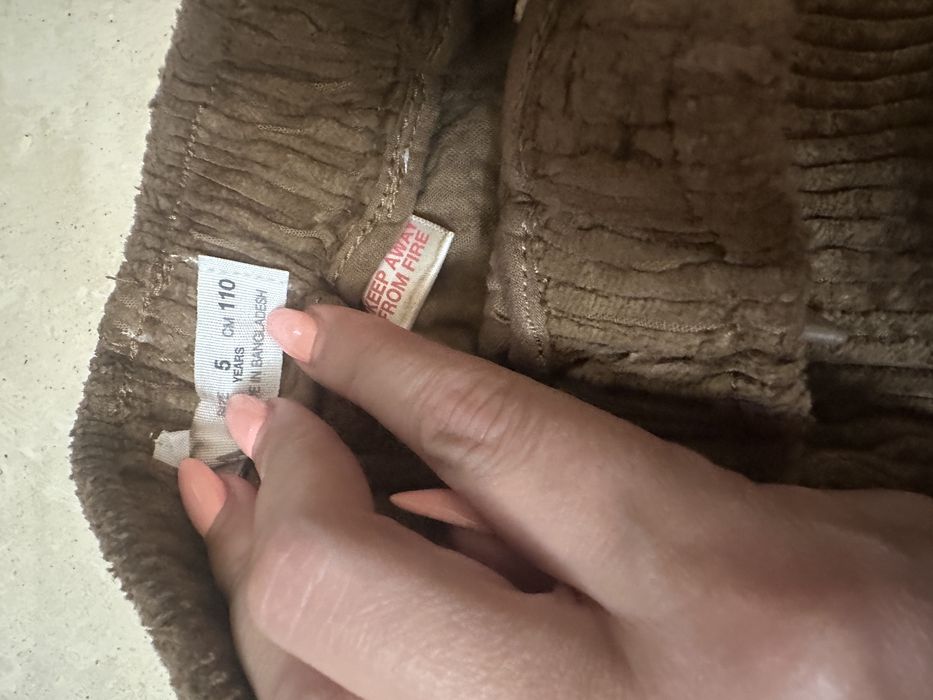 Pantaloni velur marimea 110 zara 2 perechi