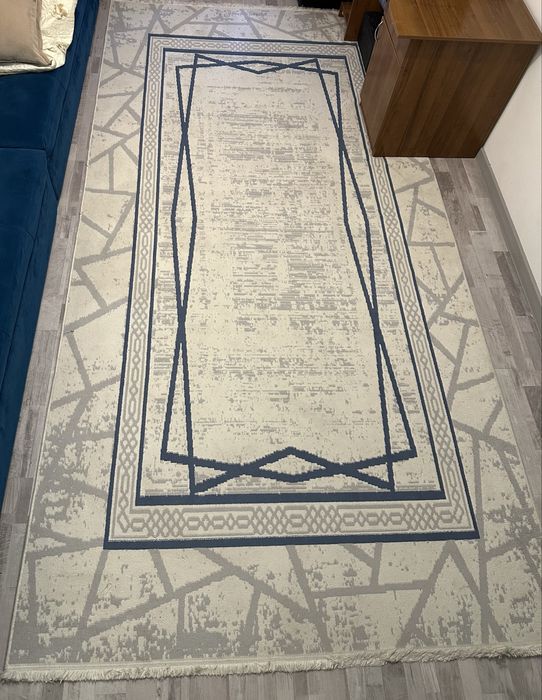 Б/у ковёр в хорошем состоянии 10 000тг