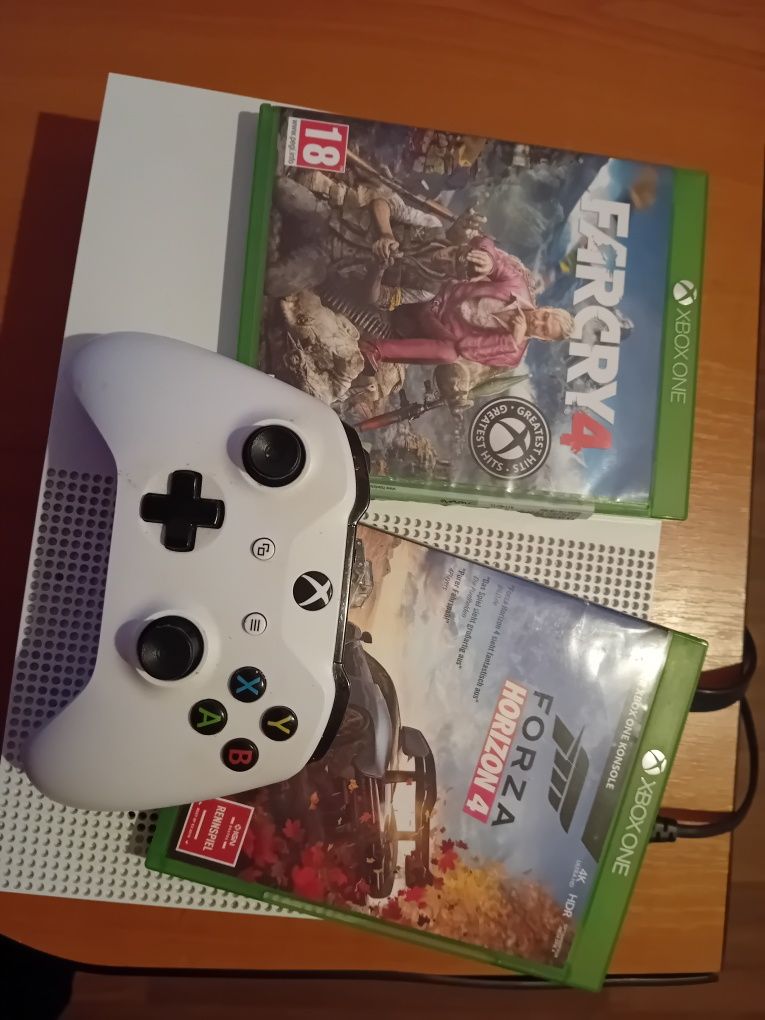 Xbox One S + doua jocuri