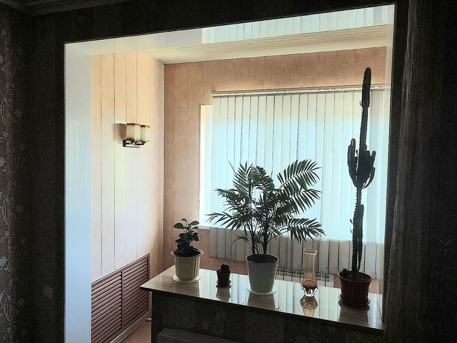 Срочно  продаётся трех конатная квартира