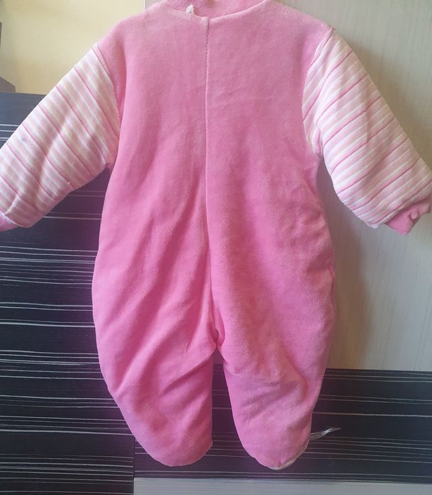 Размер 68 см. подходящ за бебе на 6м