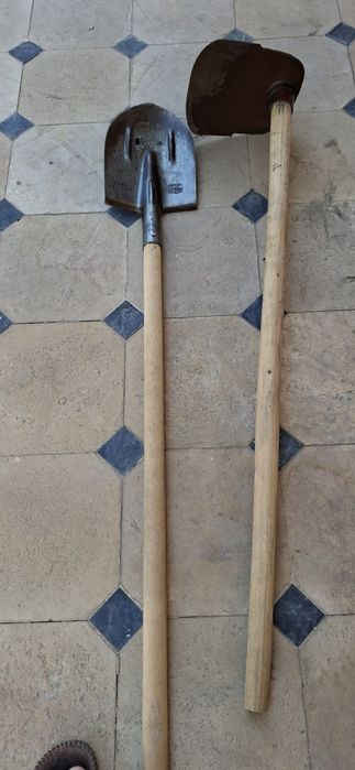 Срочно и дёшево продаётся лопата и китмен