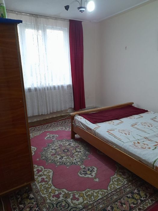 Apartament 3 camere de vânzare, zona Abator ,etaj 2 ,semidecomandat