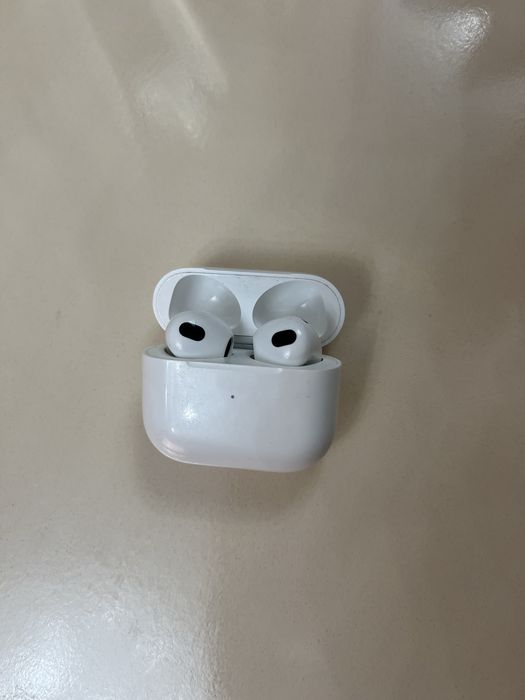 Apple AirPods 3.