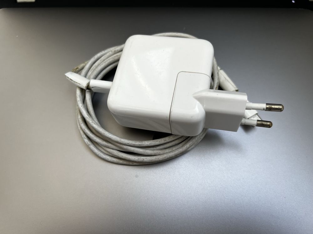 MacBook 12 Retina Display - 8gb RAM, 500gb HDD