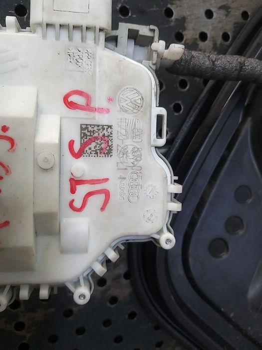 Broasca usa stanga spate audi a4 b9 8w