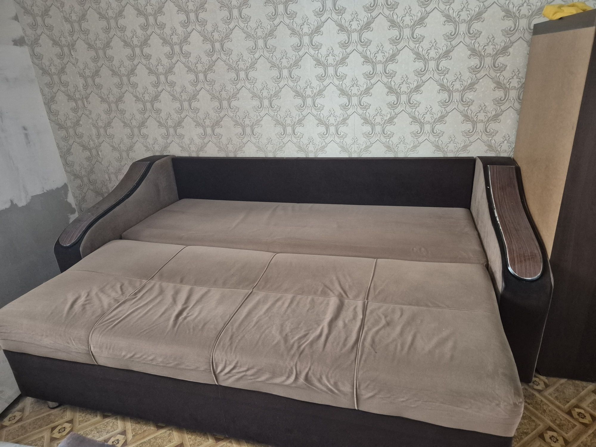 Продам диван срочно в отличном состояний