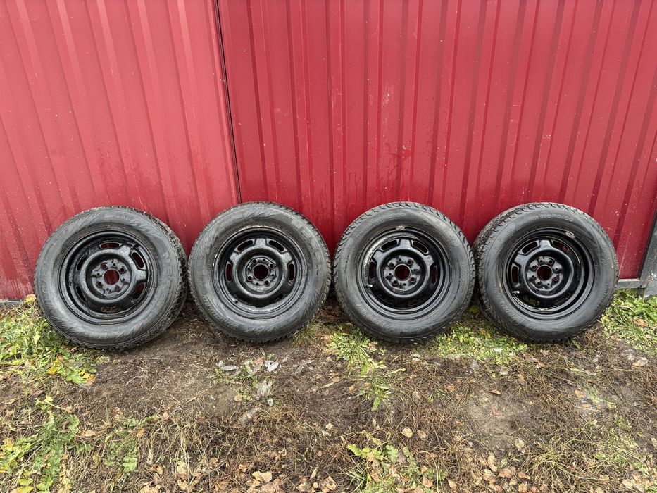 Продам зимний комплект на ваз с дисками шипы зима готовые 175/70/13