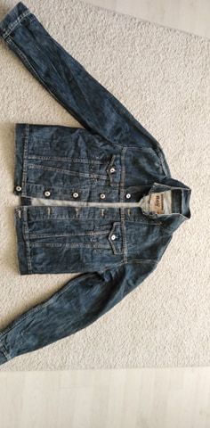 Vand haina blugi produs de calitate stare perfecta,