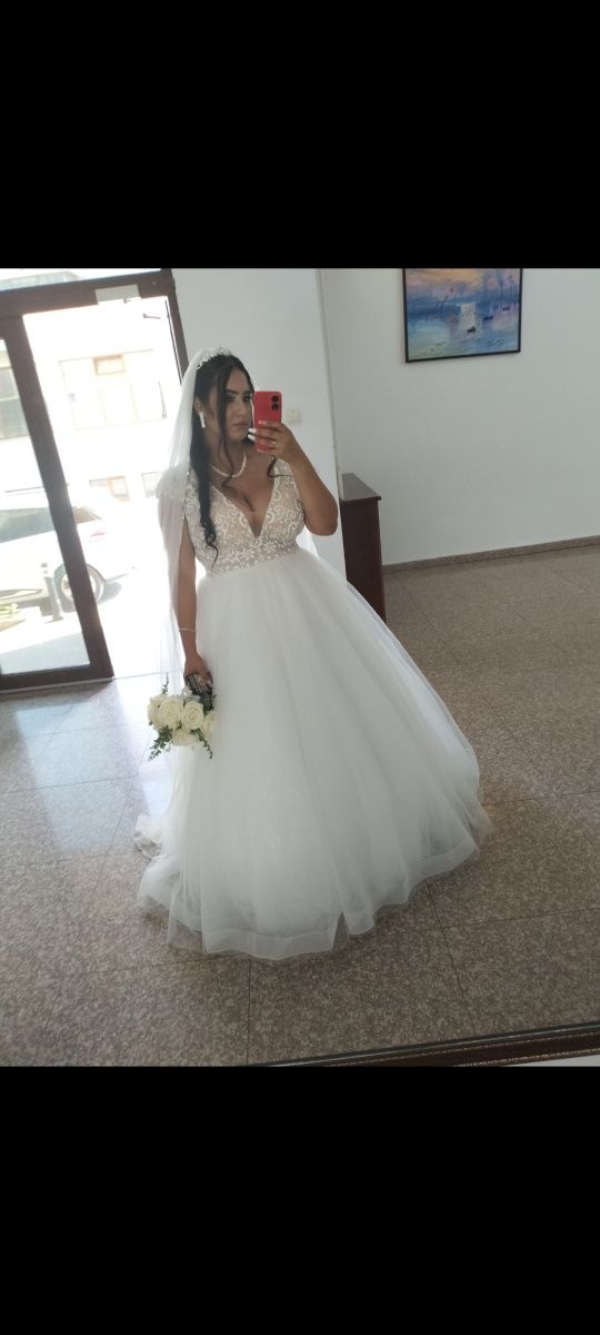 Vand rochie de mireasa tip prințesa!