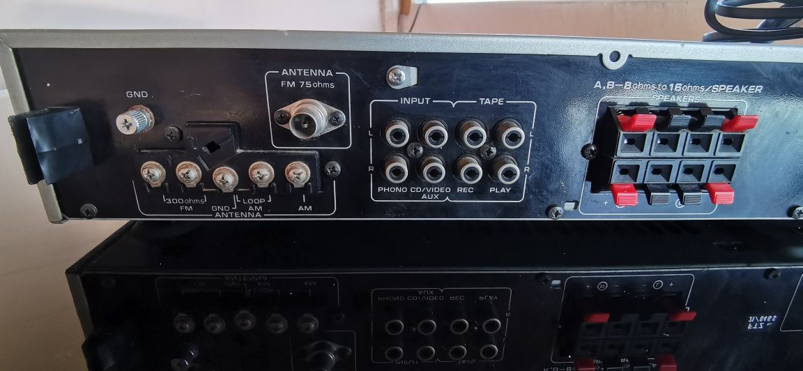 Усилвател с тунер Hitachi HTA-2
