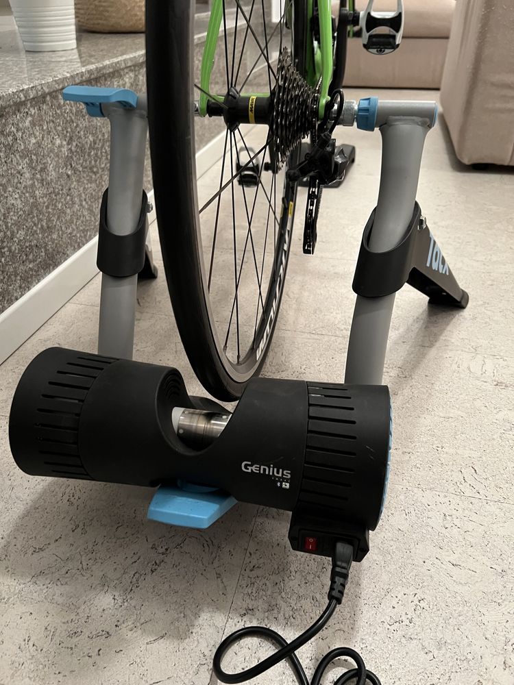 Tacx Genius Smart Trainer Cycling + cauciuc trainer