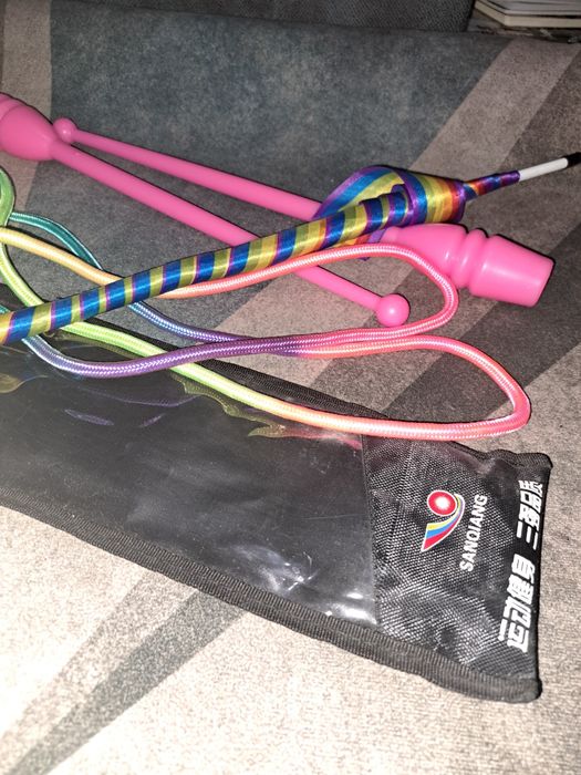 Булавы- принадлежности для художественной гимнастики