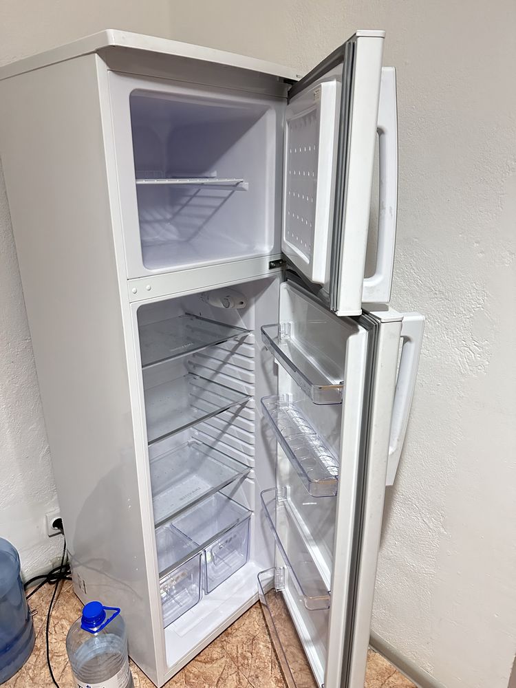 Продам холодильник 100000