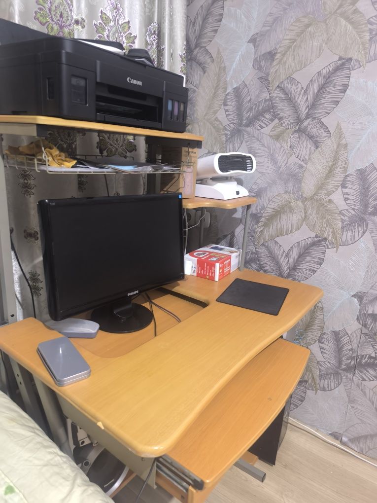 Продам стол для компьютера