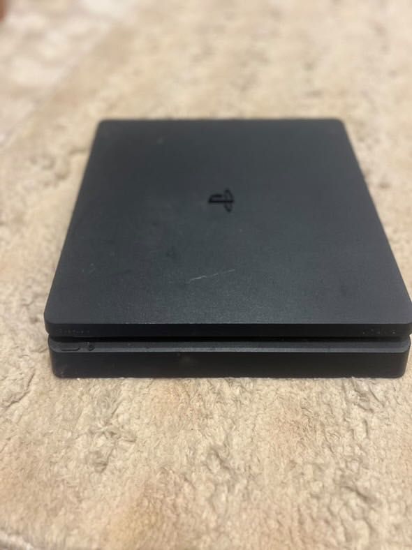 Продавам ps4 чисто нов