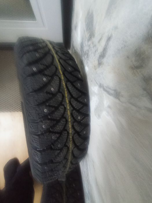 Продам резину состояние новое