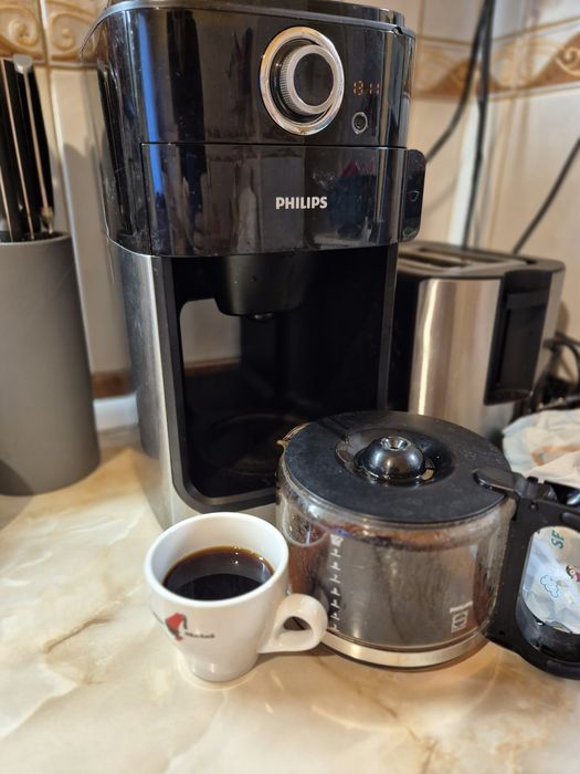 Cafetiera Philips cu râşniță de cafea

Are 3 trepte de măcinare pentr