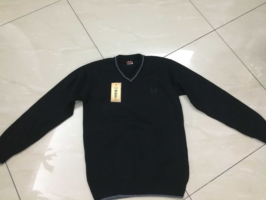 Pulover negru nou