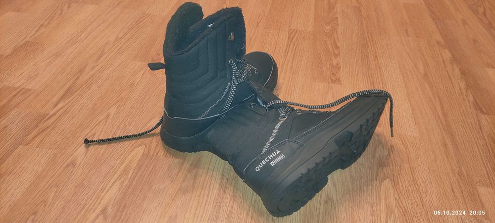 Ghete băieți Quechua 41 negre, impermeabile, stare foarte bună