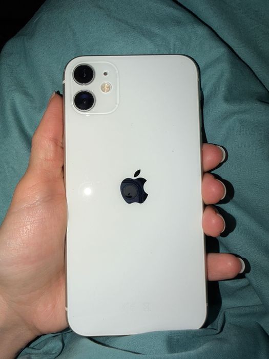iPhone 11 128GB бял