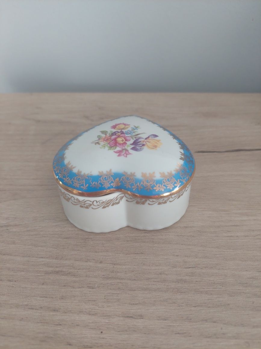 Casetă veche de bijuterii din ceramică