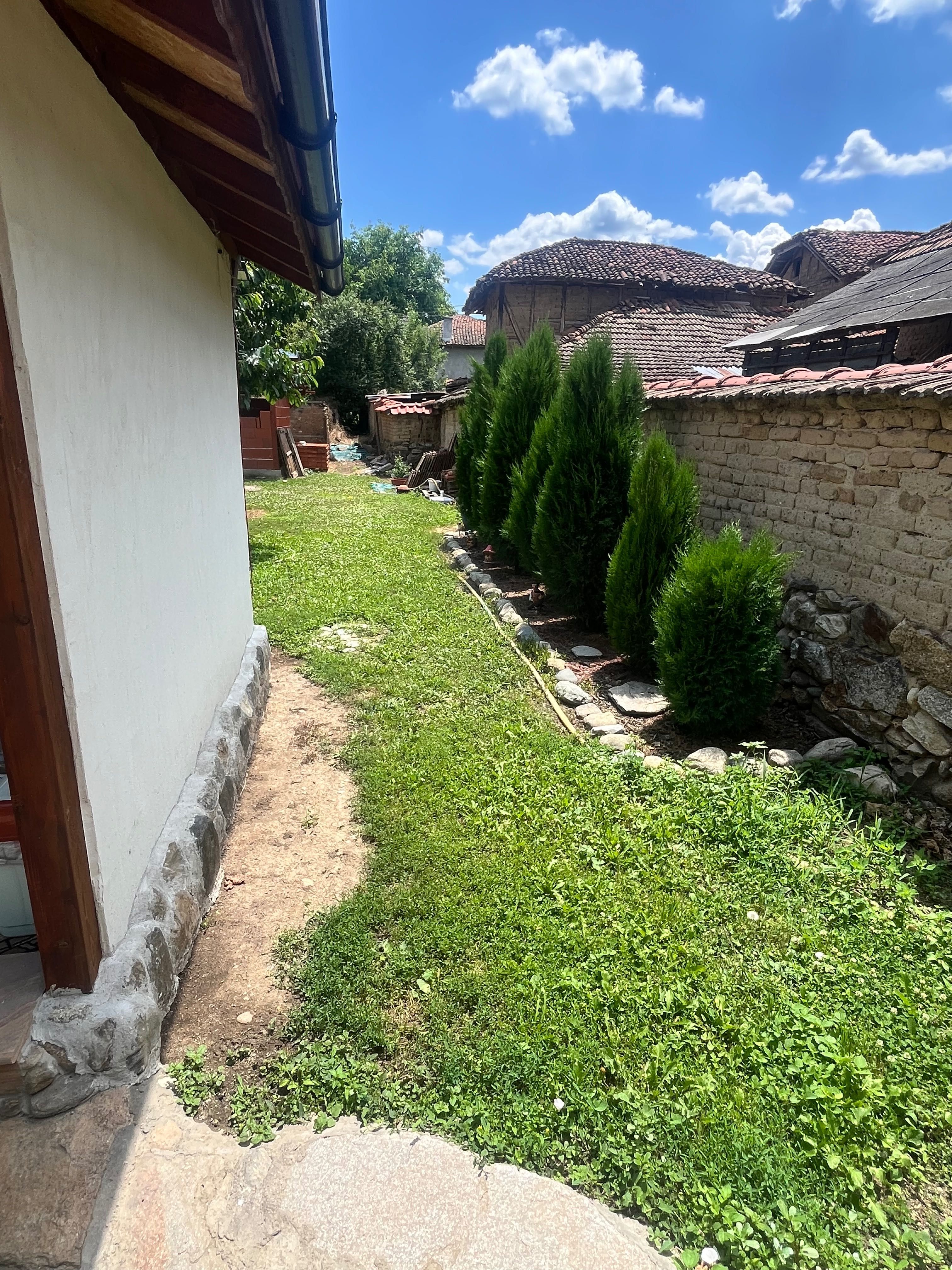 Китна къща между два Балкана в средата на България