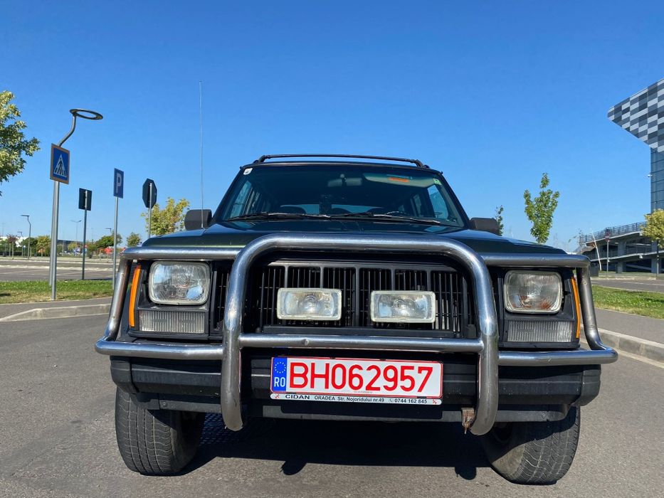 Jeep Cherokee model SUA