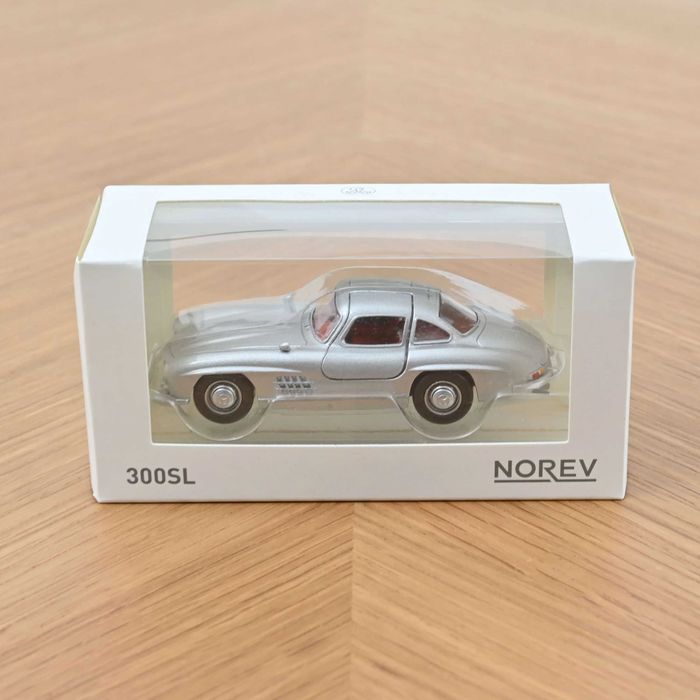 Модель в масштабе 1:43 Mercedes 300SL 1954г Norev