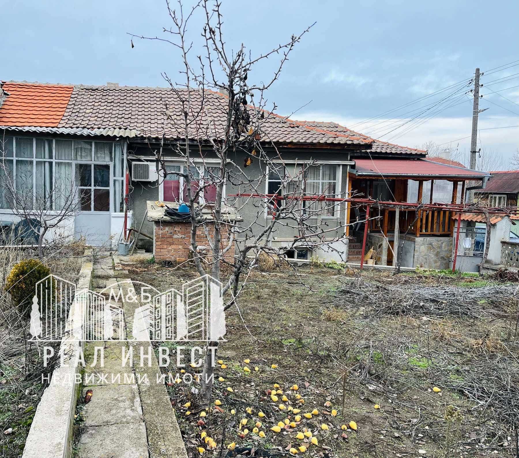 Продавам къща в с. Крум