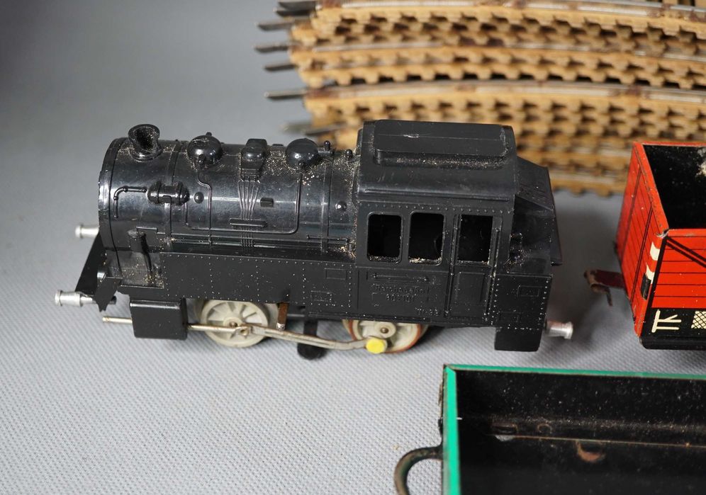 Стара Немска Механична играчка влак локомотив вагони комплект с кутия