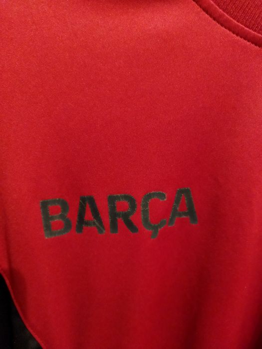 Продавам тренировъчен екип на Барселона.