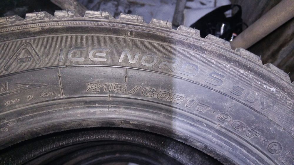 Продам резину 215/60/17