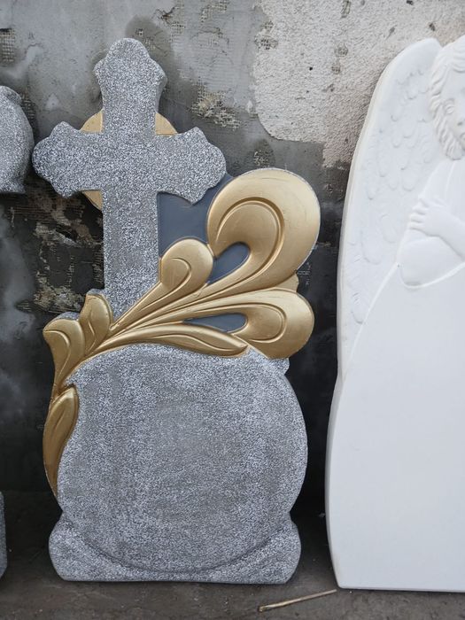 Monumente funerare