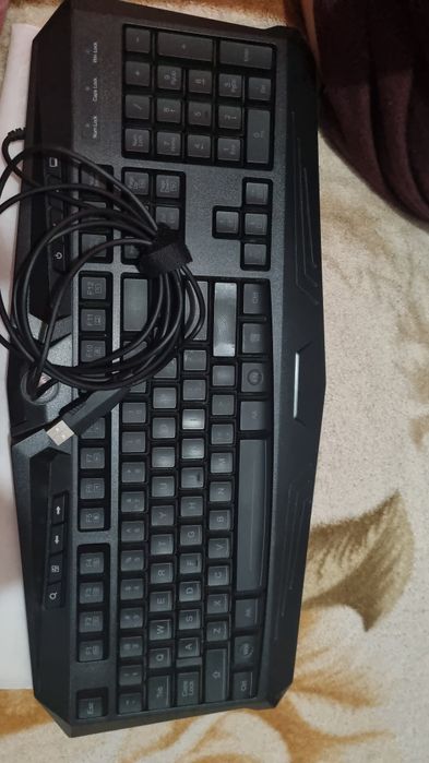Leptop Asus tastatura si mouse