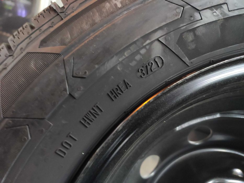 Нови Зимни гуми 215 70 15 С - Continental - DOT 2021 -