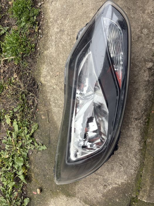 Faruri ford focus 3 hatchback 2014