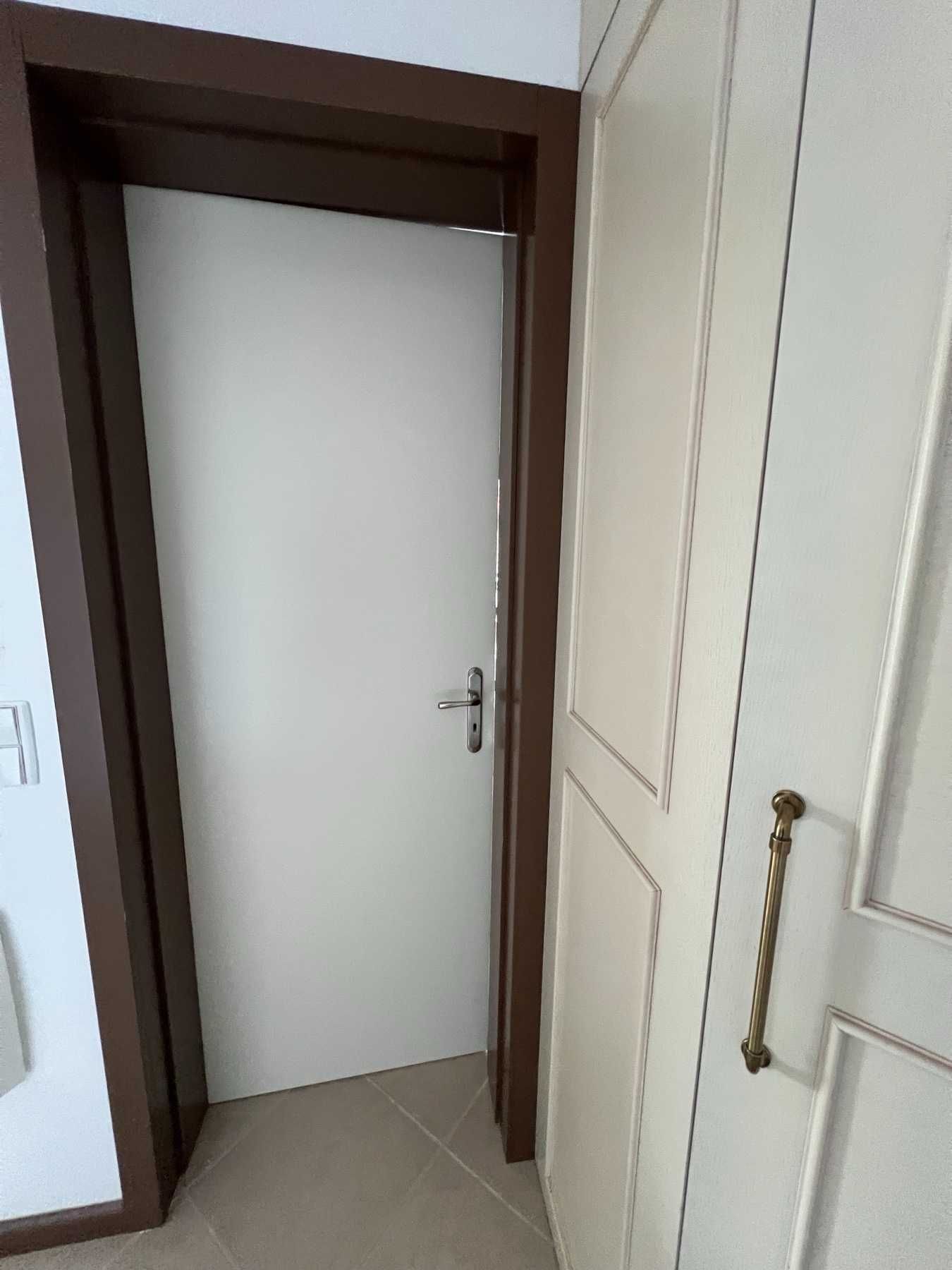 MDF врата за баня с брава, дръжка и каса