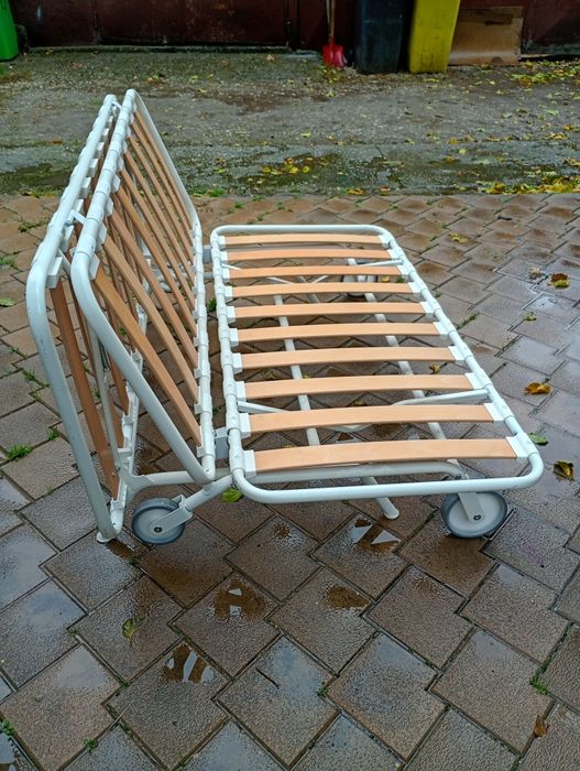 Vând dormitor .șifonier 2 uși. 1servanta  1 noptiera+canapea extensibi