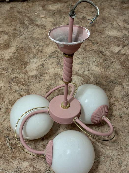 Люстра б/у на 3 лампочки