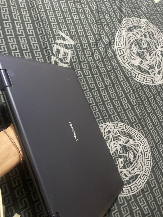 Laptop prestigio