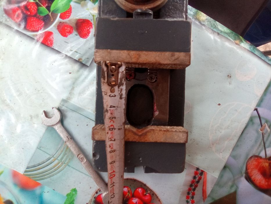 Lanț automacara cu 2 carlige la 210 cm și o menghina mica