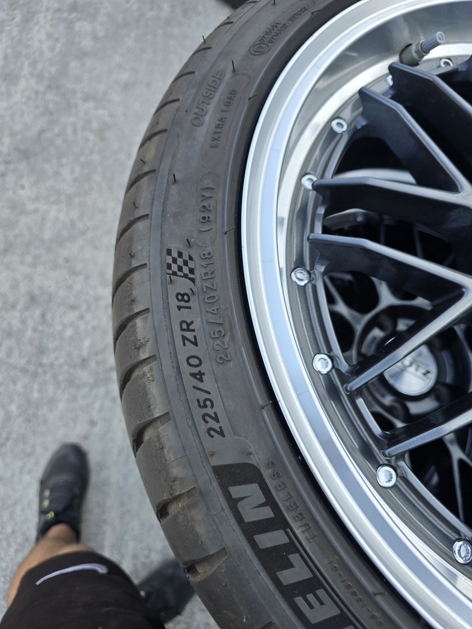 2 Броя 225/40/18 Michelin 6,8mm 21dot