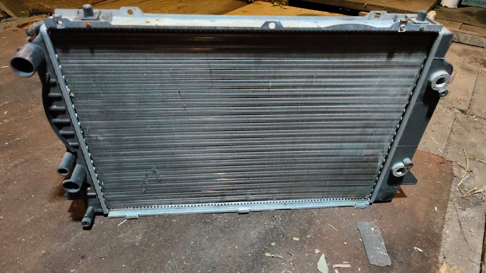 Продам радиатор на Ауди  автомат