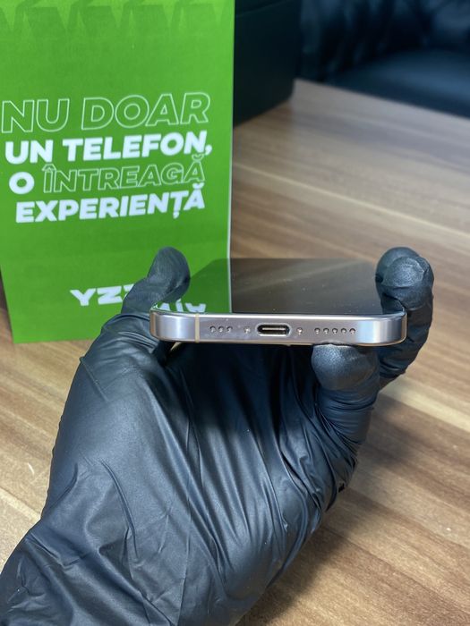 iPhone 16 Pro / 256 GB / Sănătate baterie 92% / Ca nou