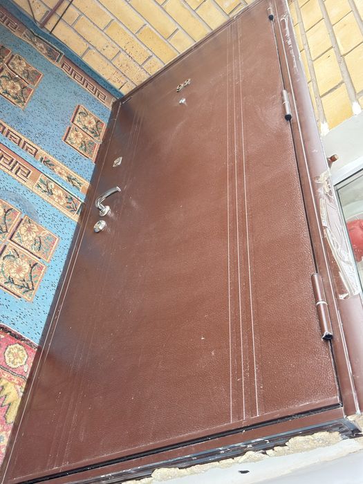 Продам дверь делезная входная 200\80 б/у , самовывоз