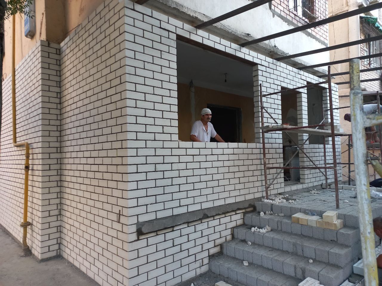 Balkonga gʻisht termamiz , Kladka balkon.Керпичная  кладка