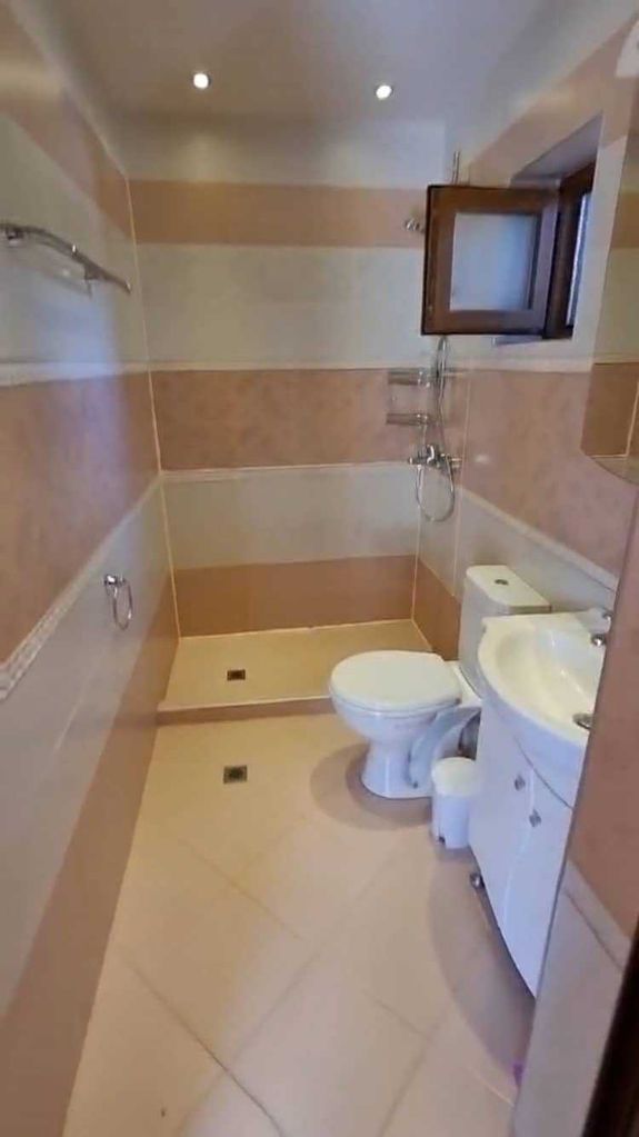 Дава се под наем Къща в Бургас, Ветрен - 60 кв.м за 400 € - Снимка #2
