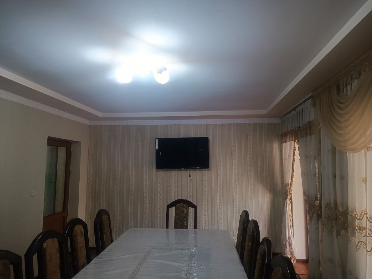 Uy sotiladi (hovli 6 so'tiq)