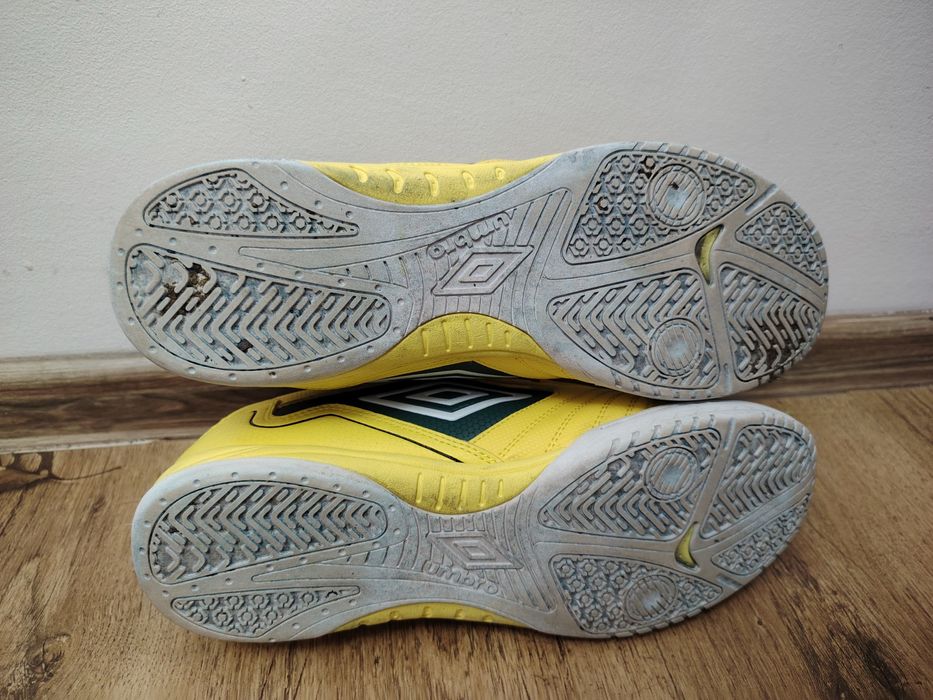 Adidasi umbro fotbal in sala